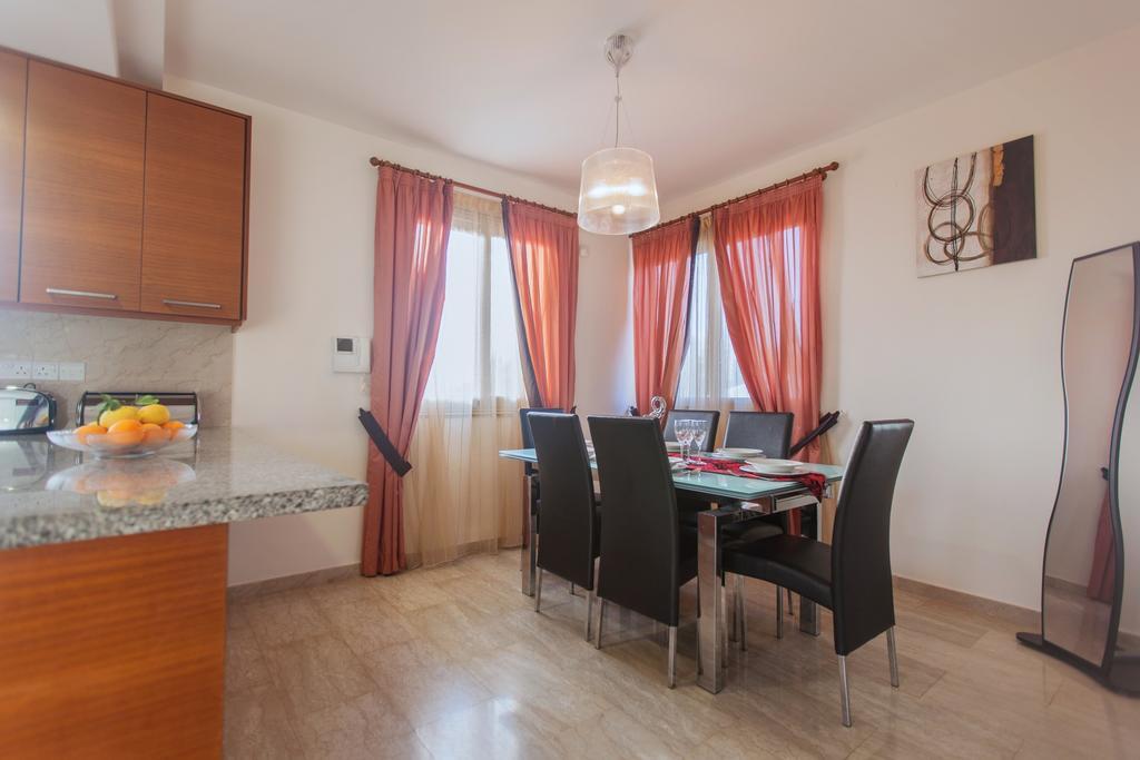 Villa Saraliana Sandy Beach Villas - Heated Pool - Jacuzzi - Private Beach Area Polis Room photo