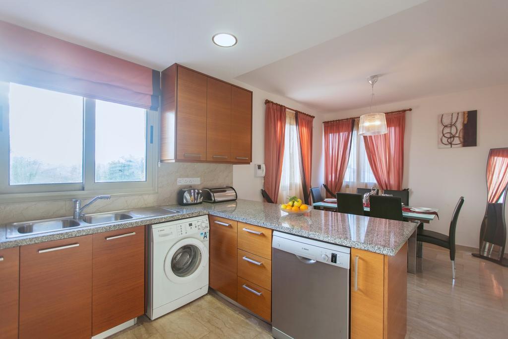 Villa Saraliana Sandy Beach Villas - Heated Pool - Jacuzzi - Private Beach Area Polis Room photo